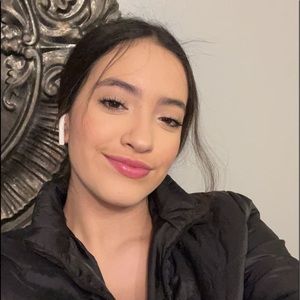 Meet your Posher, Valerie